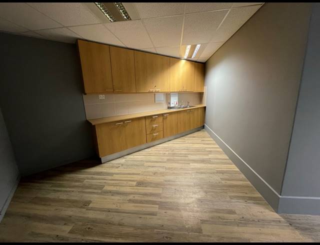 1,103M² OFFICE TO LET IN PARKTOWN